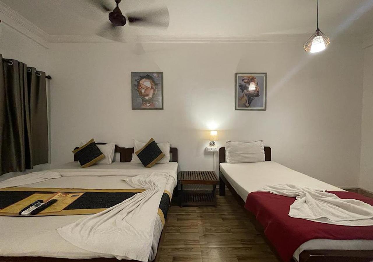Rj14 Accommodations At Baga Beach Exterior photo
